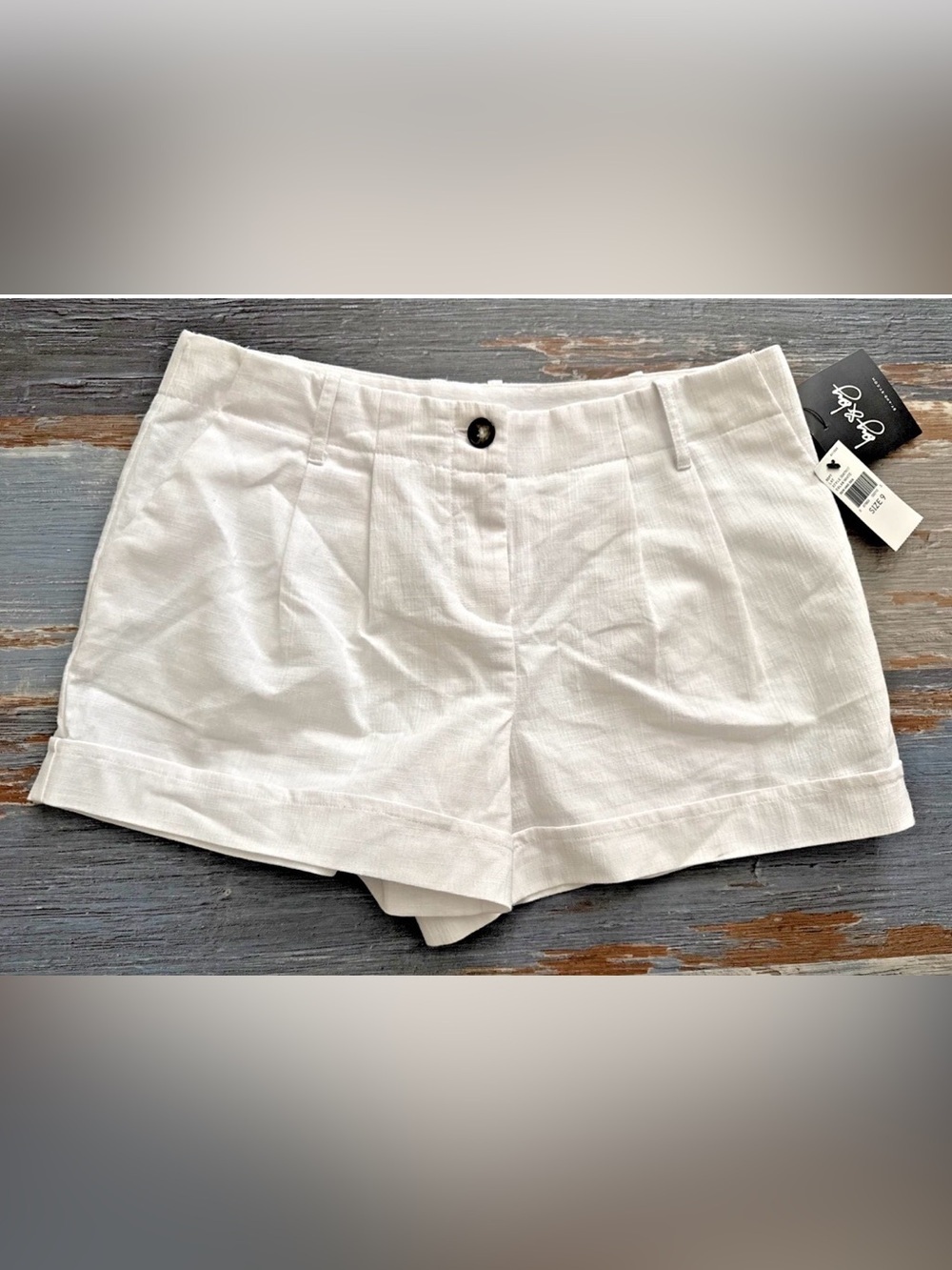 By&By White Pleated Shorts Womens Juniors 9 Stretch Cuffed Beach 32" Waist NEW